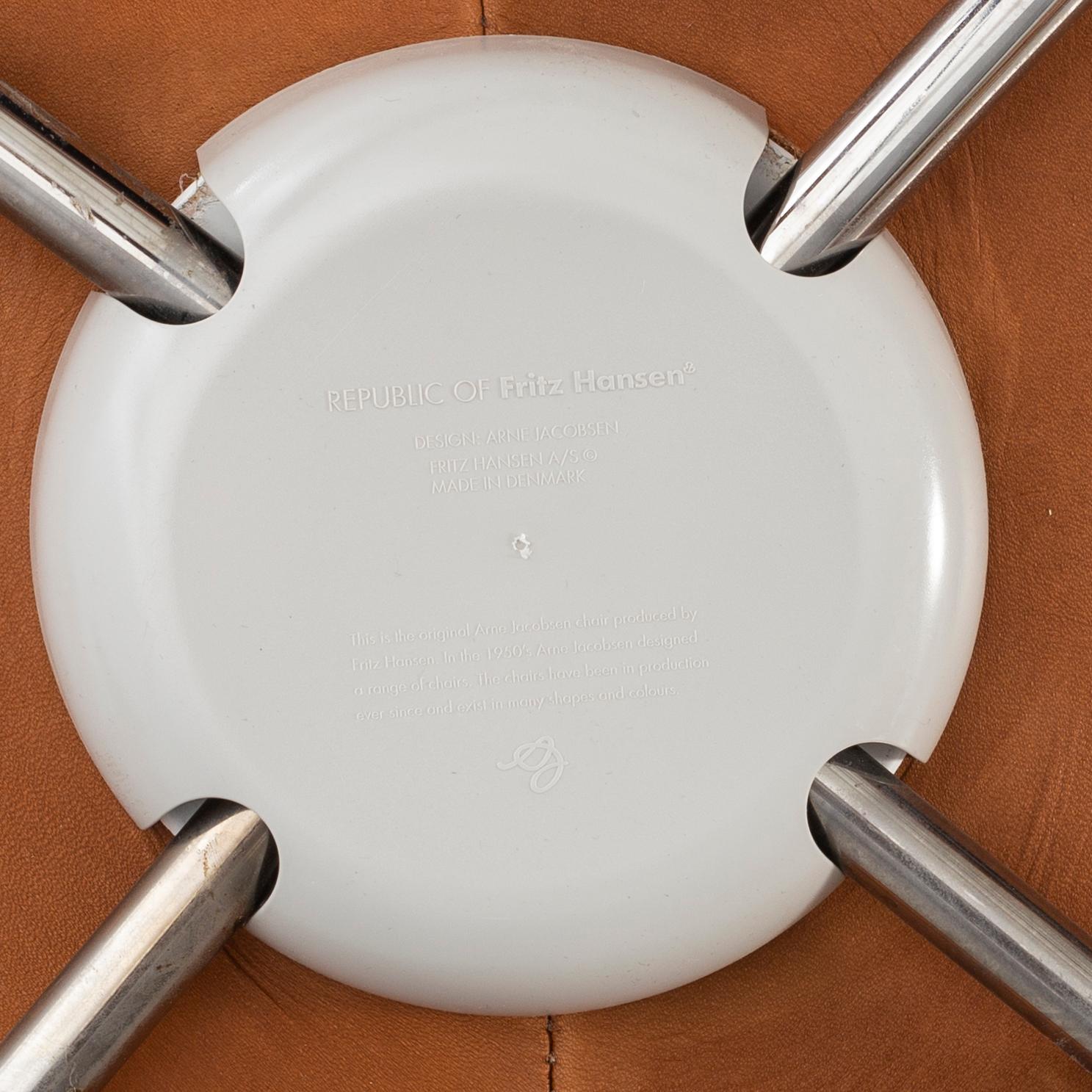 ARNE JACOBSEN, "Sjuan", 4 chairs, Fritz Hansen, Denmark.