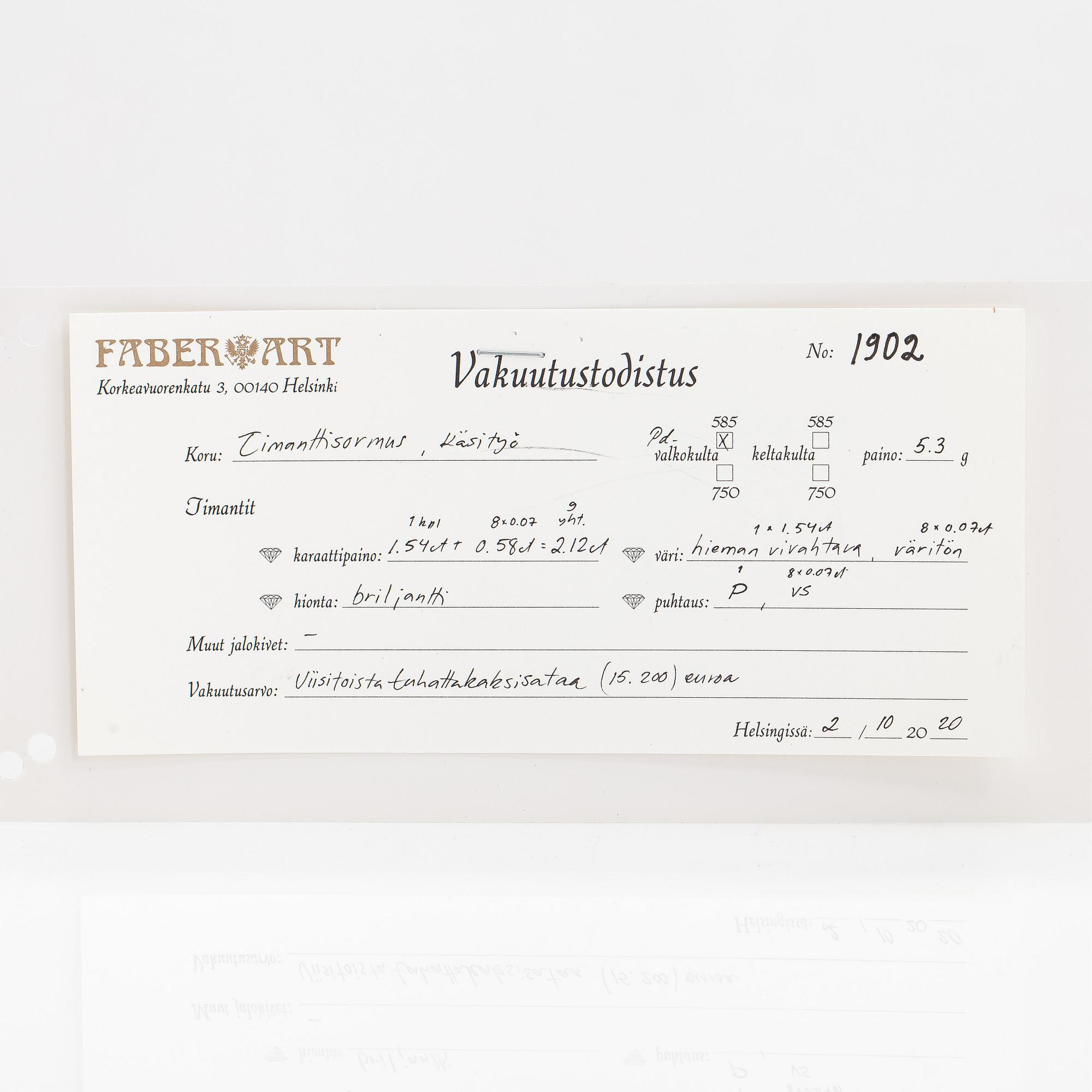 Ring, 14K vitguld, briljantslipad diamant ca 1.54 ct och sidodiamanter tot. ca 0.58 ct. Med intyg.