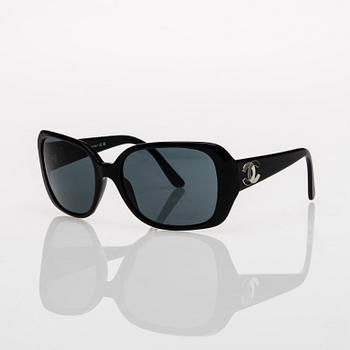 SOLGLASÖGON, Chanel.