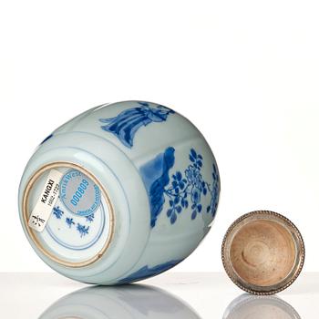 Tedosa med lock, porslin. Qingdynastin, Kangxi (1662-1722).