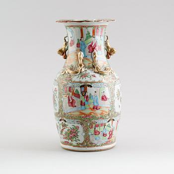 VAS, porslin, Kina, Kanton, 1800-talets mitt.