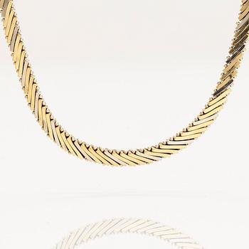 A necklace in 18K white and yellow gold.