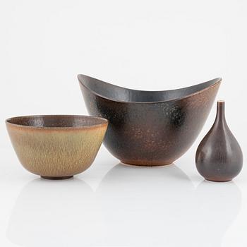 Gunnar Nylund, two stoneware bowls, Carl-Harry Stålhane, a stoneware vase, Rörstrand, Sweden.