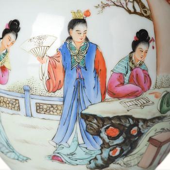 Vas, porslin, Kina, 1900-tal.