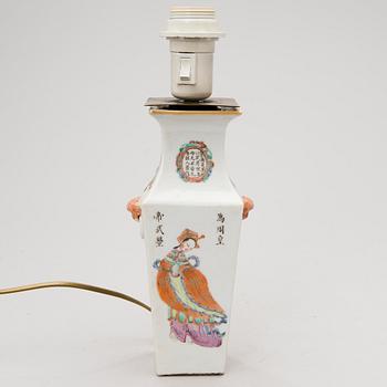 A Chinese porcelain table lamp, early 20th century.