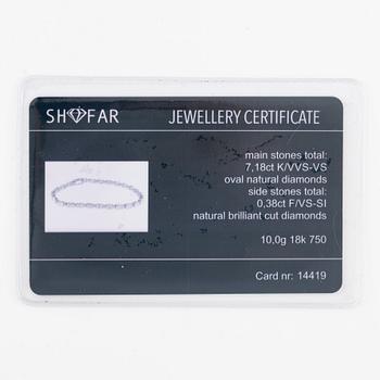 Bracelet 18K white gold with oval and brilliant-cut diamonds.