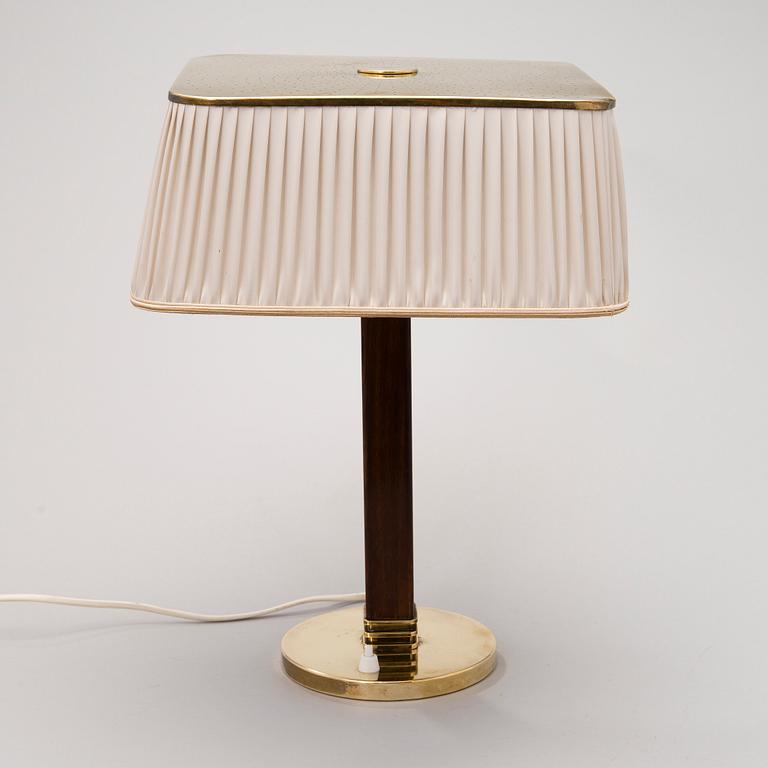 PAAVO TYNELL, BORDSLAMPA, modell 5066, Taito Oy, 1940-tal.