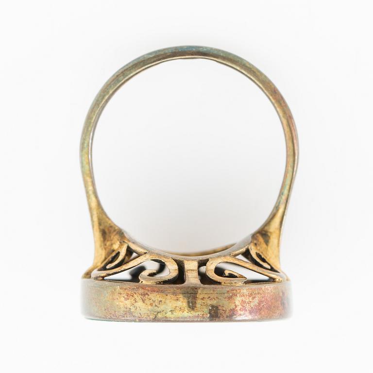 Halsband, ring och armband med slipade malakiter, Kina 1900-talets första hälft.