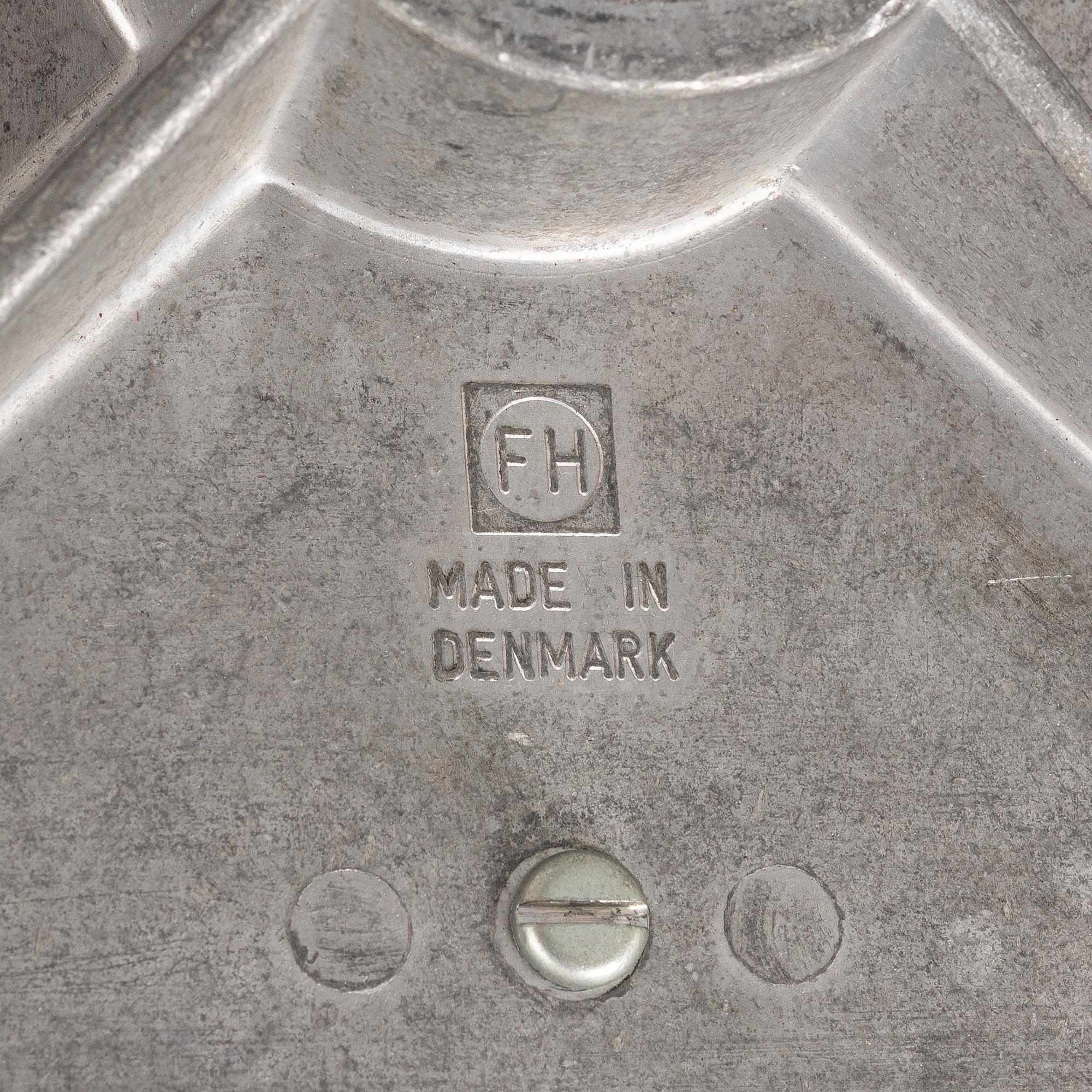 Bruno Mathsson, Piet Hein & Arne Jacobsen, soffbord, "Supercirkel", Fritz Hansen, Danmark, 1980.