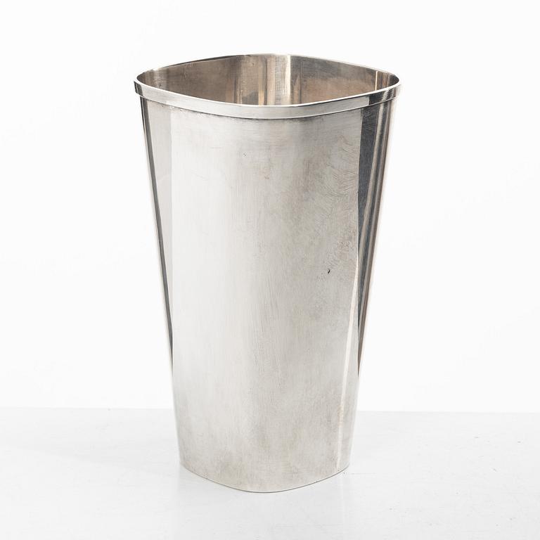 Eric Löfman, A silver beaker, KG Markström, Uppsala 1974.