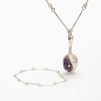 BJÖRN WECKSTRÖM, A sterling silver necklace "Nectaris" with acrylic and a bracelet. Lapponia 1978 and 1998.