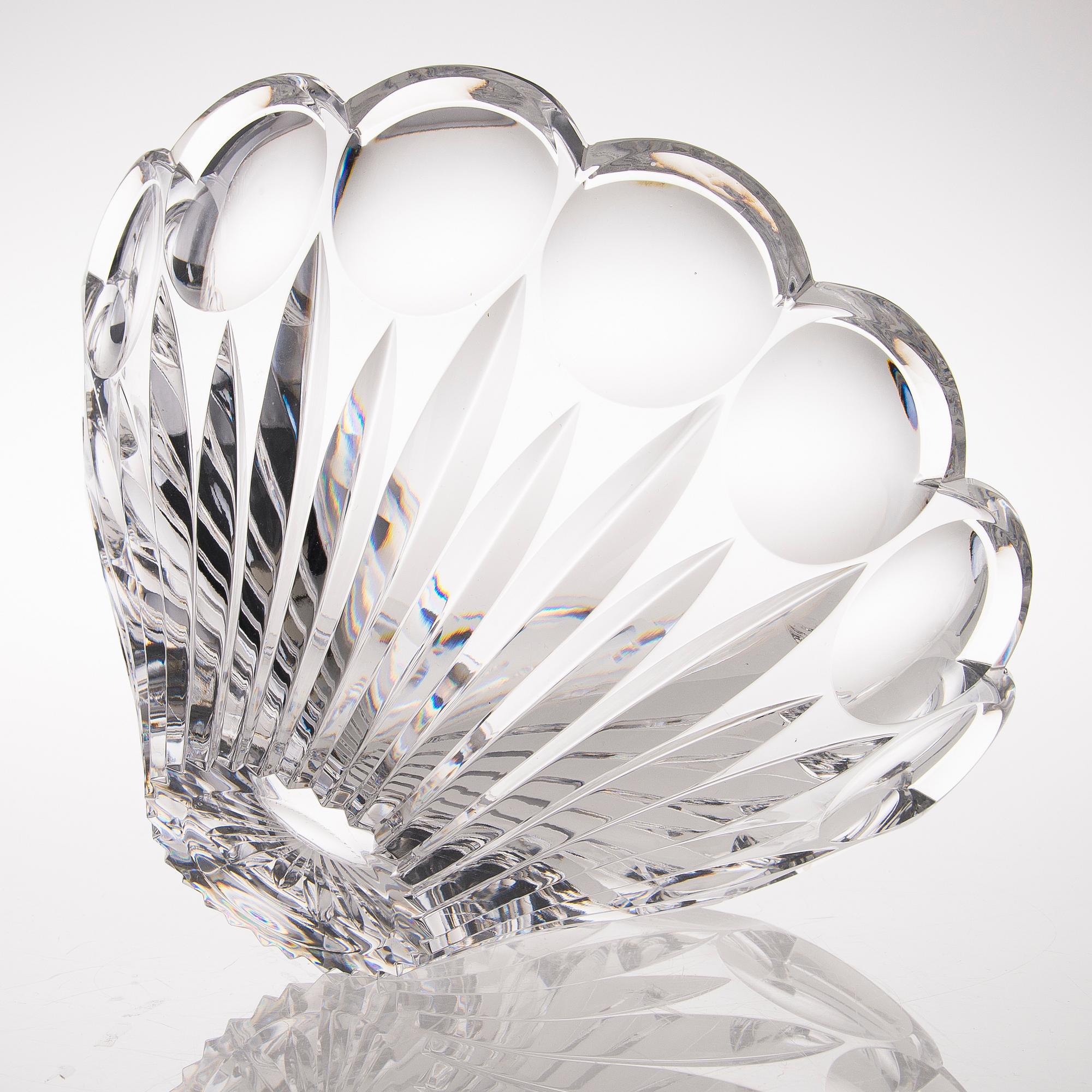 A 'Kullero' (Globeflower) bowl, signed  Aimo Okkolin, Riihimäen Lasi Oy.