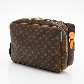Louis Vuitton, a Monogram Canvas 'Reporter GM' bag.