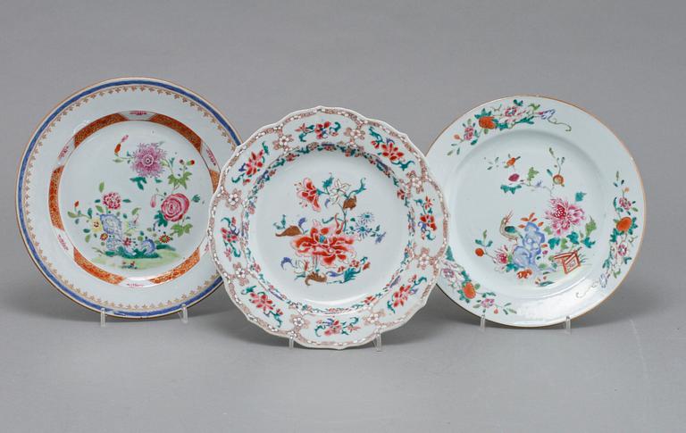 THREE CHINESE DINNER PLATES, 18th century.