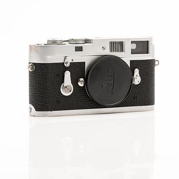 Leica M2.