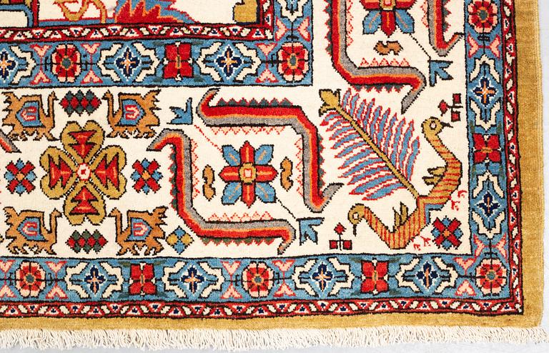 Matto, semi-antique Qum, ca 342,5 x 222 cm.