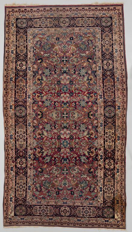 Carpet, Tabriz, 288 x 160 cm.