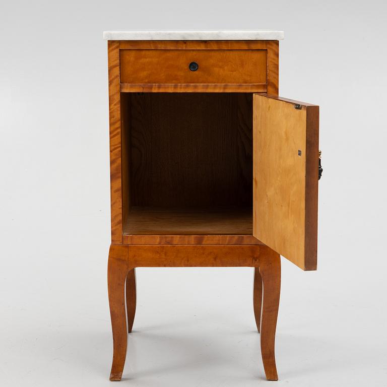 Sängbord, tidigt 1900-tal.