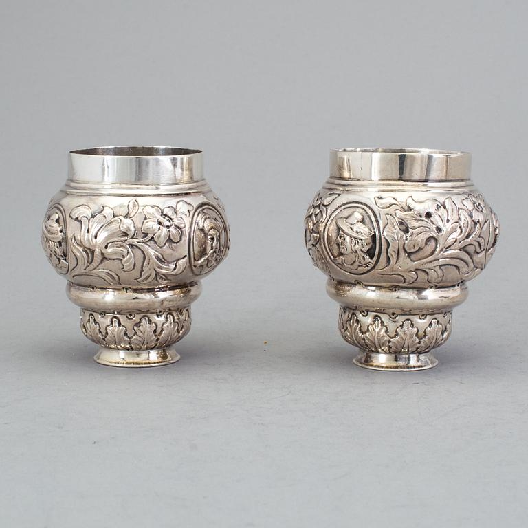 A FRENCH SILVER WEDDING BEAKER, 19th century. Weight ca 111 g.