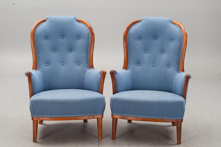 FÅTÖLJER, ett par, "Vår fru", Carl Malmsten. 1900-talets mitt.