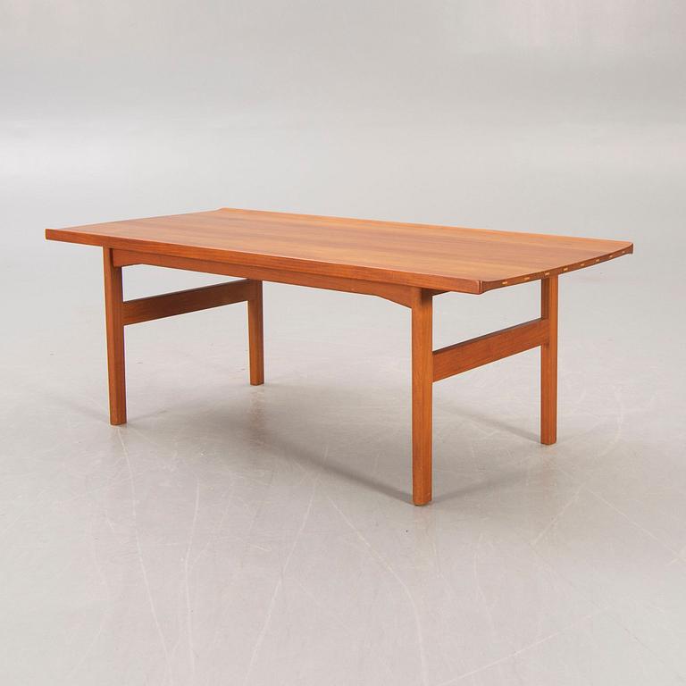 Tove and Edvard Kindt Larsen, coffee table, Seffle Möbelfabrik, 1960s.
