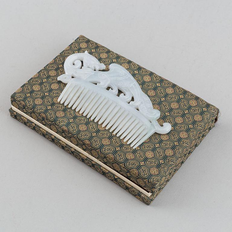 A nephrite comb, China, 20th Century.