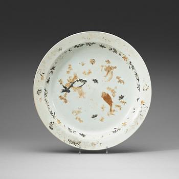 419. A 'Nanking Cargo' dish, Qing dynasty, Qianlong (1736-95).