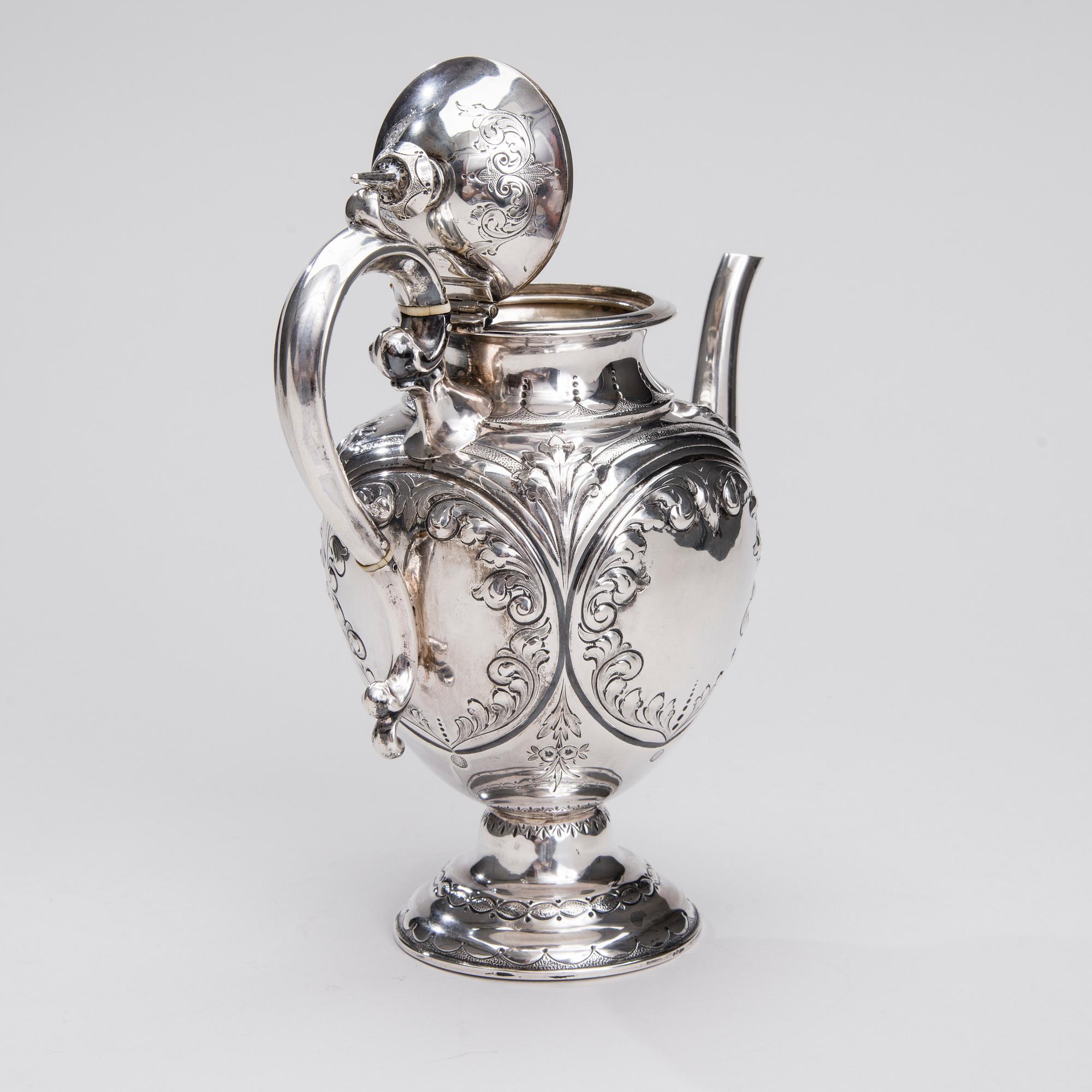 KAFFEKANNA, silver, Walker & Hall, Chester, England 1873. Vikt ca 707 g.