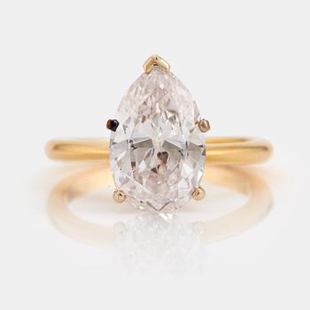 918. A pear cut diamond ring.