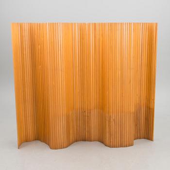 ALVAR AALTO, skärm, Artek, 1900-talets mitt. Ca 150x240 cm.