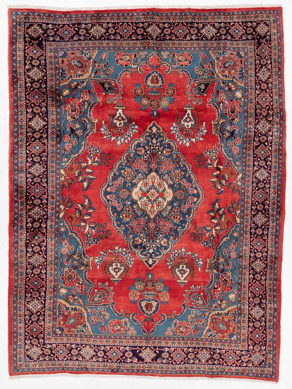 A Viss carpet, approx. 304 x 228 cm.