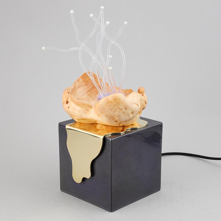 AIA JÜDES, "Vrilarnas återkomst", lampa / objekt, Studio Aia Jüdes / i samarbete med vrilslöjdaren Erling Tällberg 2020.