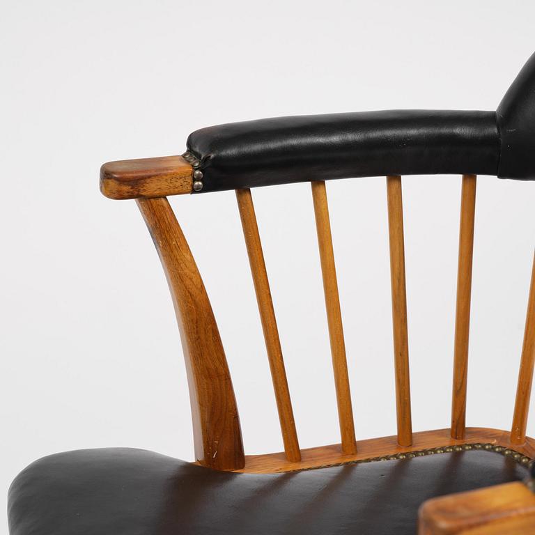 Josef Frank, karmstol, modell B 789A, ”Kaptensstol”, Firma Svenskt Tenn, 1960-tal.