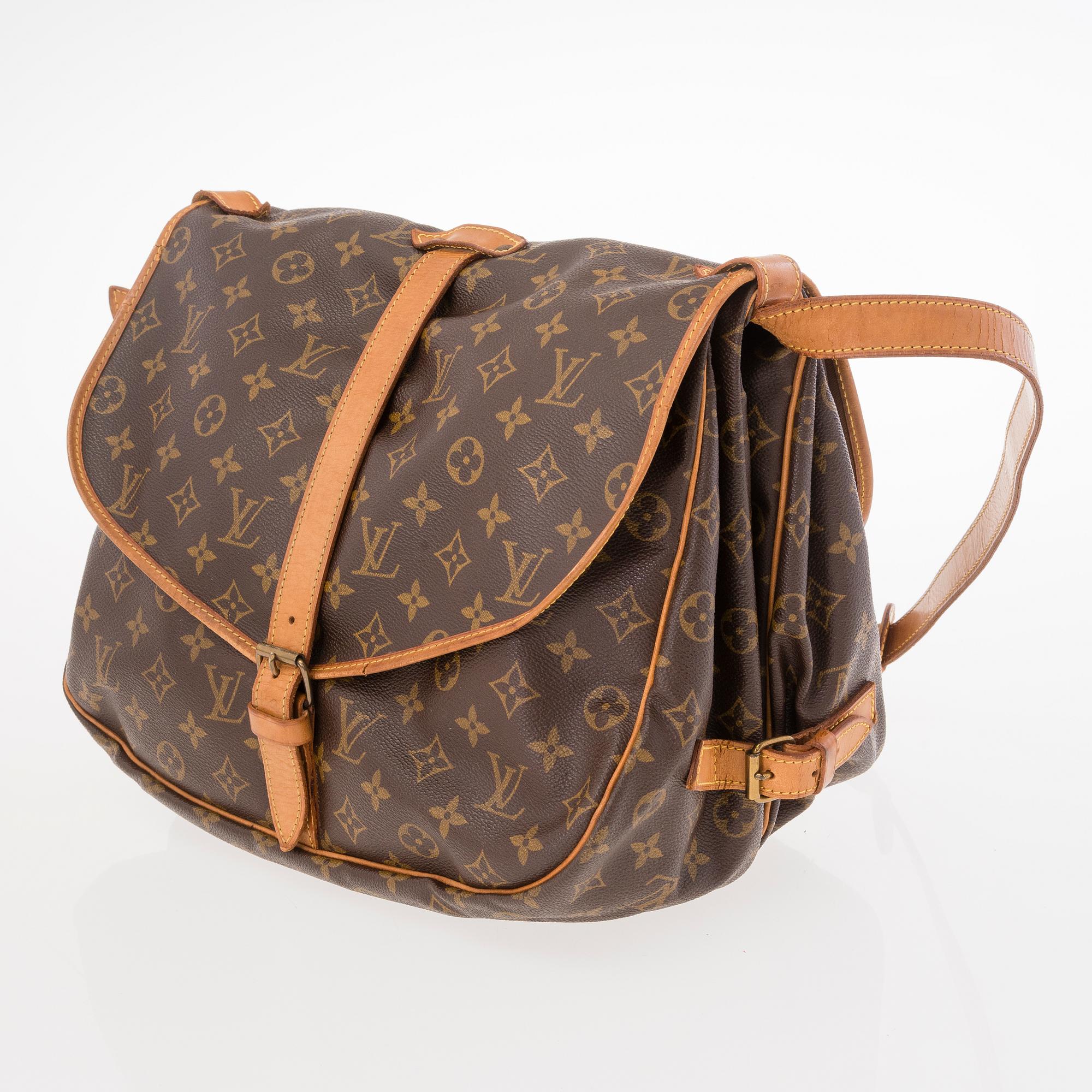 LOUIS VUITTON MONOGRAM CANVAS SAUMUR 35 BAG.