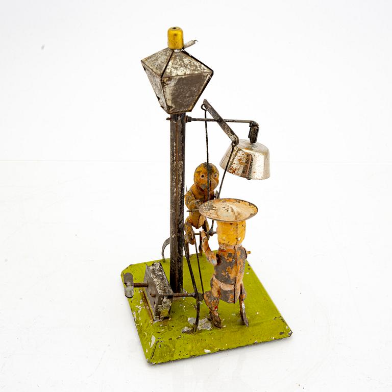 An early 1900s tin toy probably Germany.