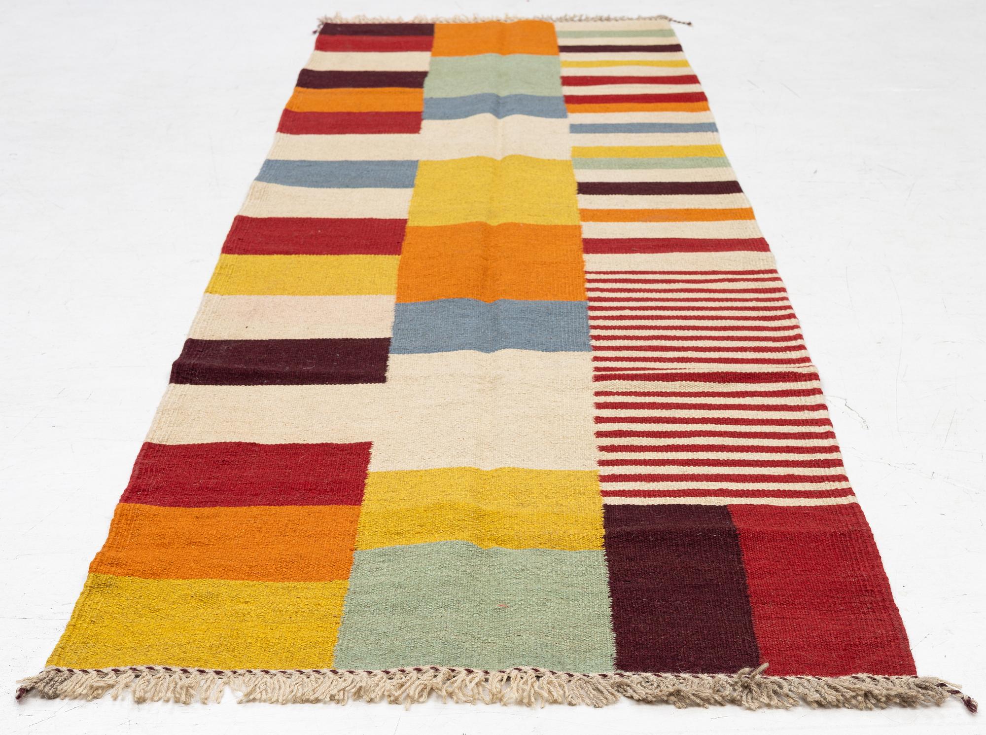 A Kelim runner caroet, 300 x 84 cm.