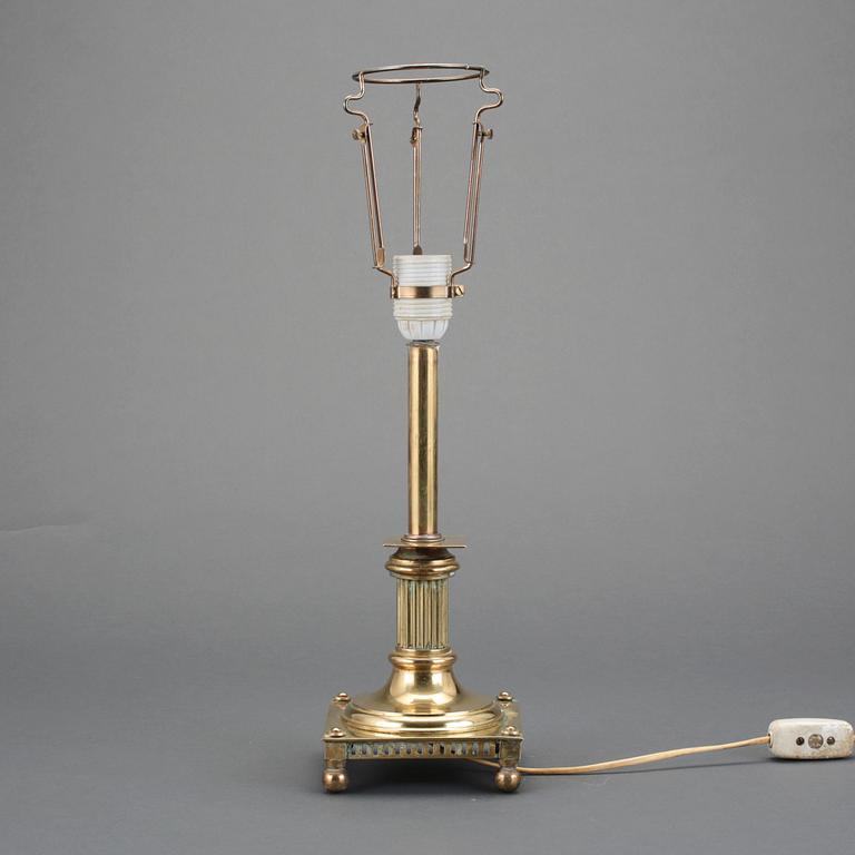 BORDSLAMPA, gustaviansk stil, 1900-talets första kvartal.
