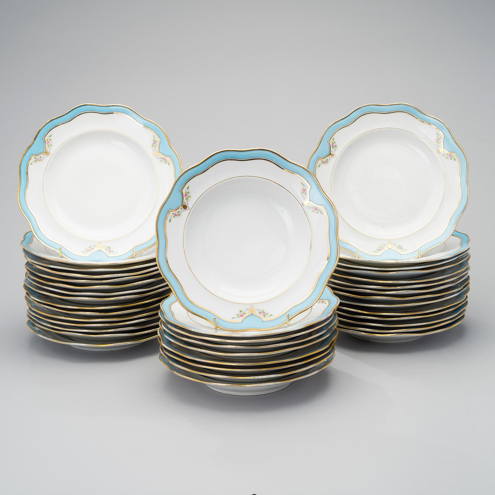 A 19th CENTURY PORCELAIN DINNER SERVICE, 53 pcs, Central Europe.