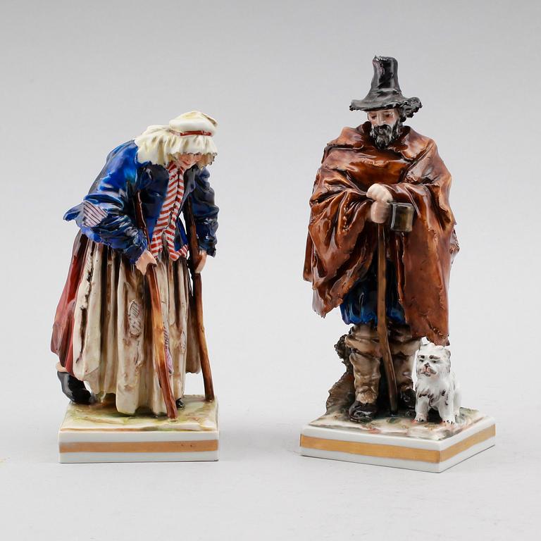 FIGURER, 2 st, porslin, troligen Neapel, 1900-talets mitt.