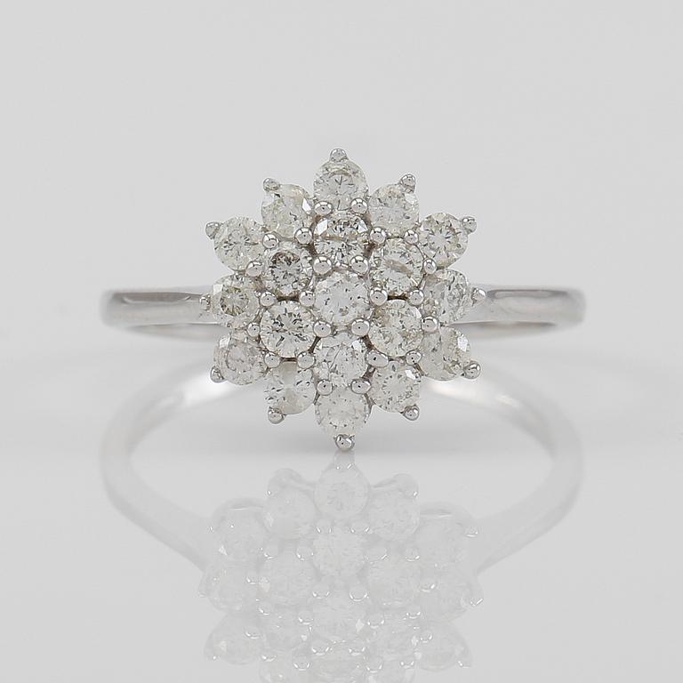 RING, 18K vitguld och diamanter tot ca 0.65 ct.