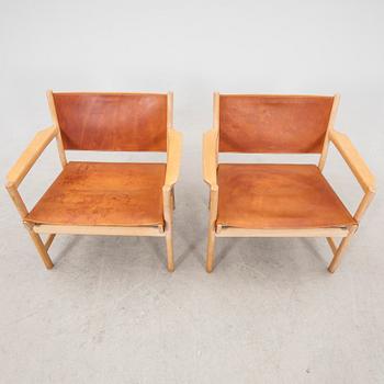 Alf Svensson, a pair of oak and leather armchairs from the second half of the 20th century.