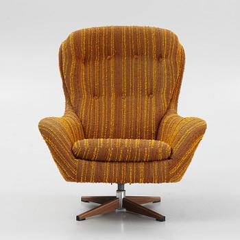 A 'Salome' swivel easy chair from Swedfurn from äround 1970.