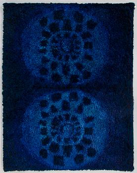 RITVA PUOTILA, A Finnish rya-rug "Blue Well" for Oy Finnrya Ab. Circa 136x177 cm.