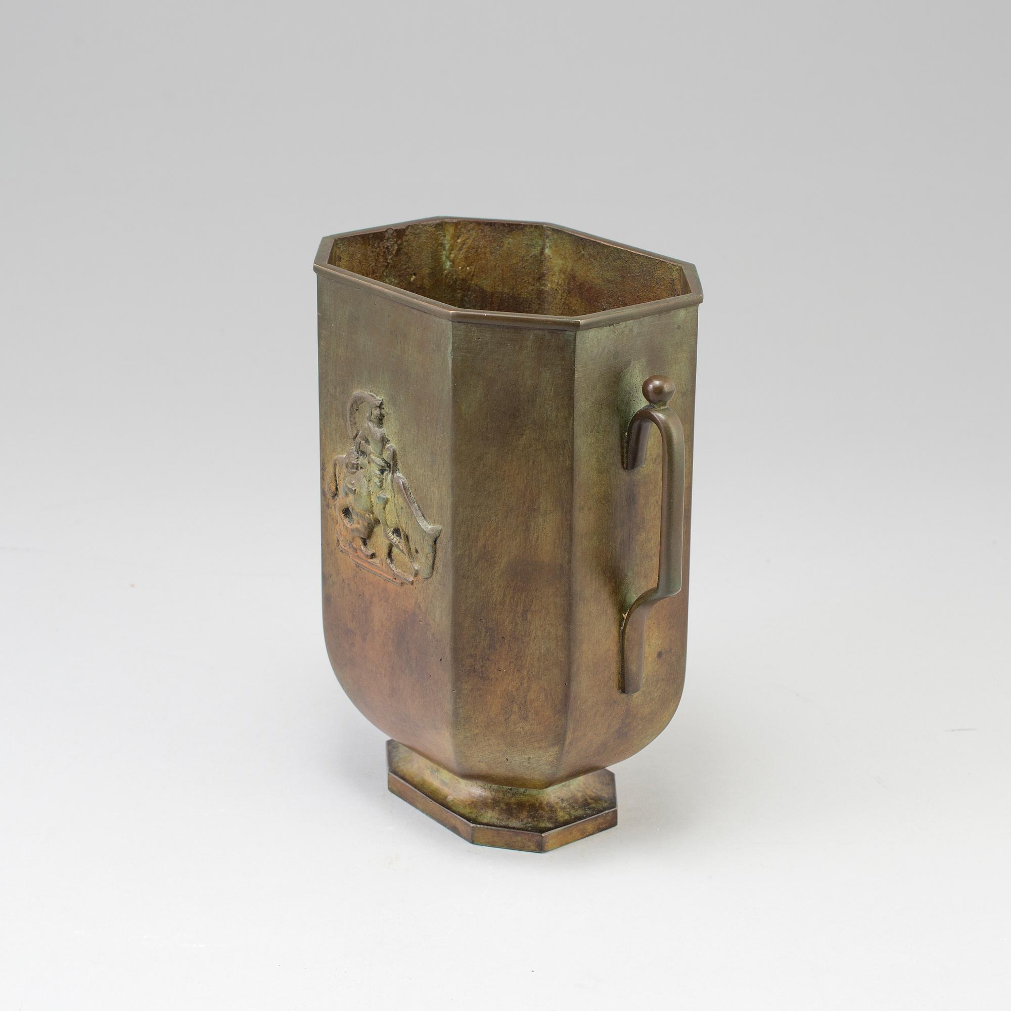 JUST ANDERSEN, vas av brons, GAB, Stockholm. Modellen i produktion omkring 1927-1943.