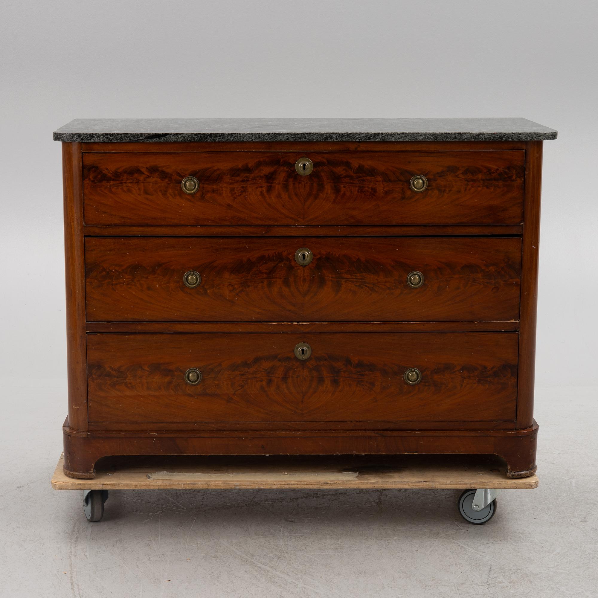 Chest of drawers, 19th century.