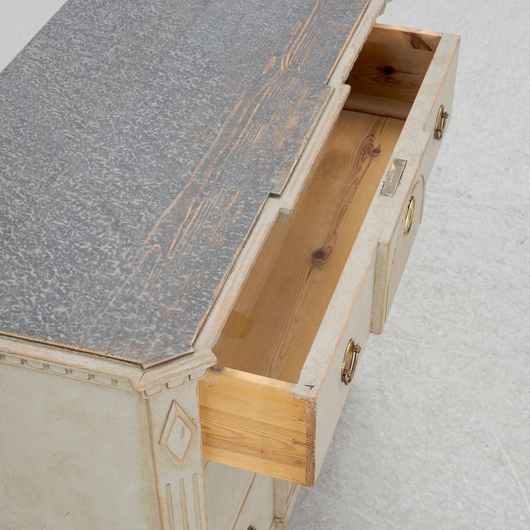 Chest of drawers, 19th century.