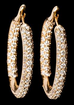 944. A pair of diamond earrings, tot. 3.29 cts.