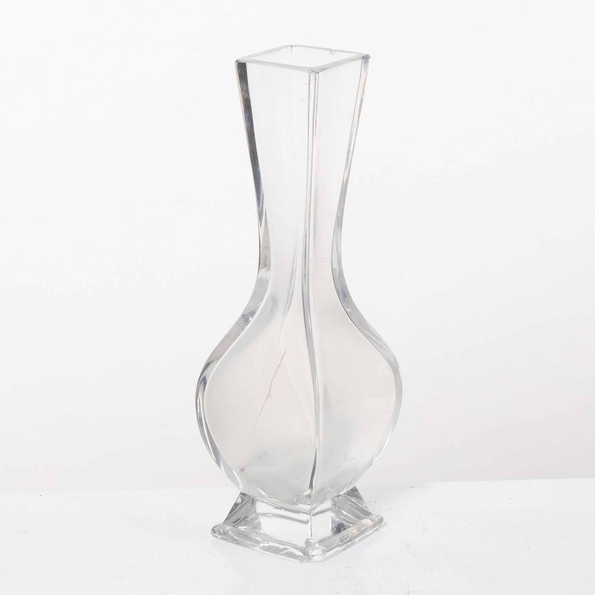 A cut glass vase, Qing dynasty, 19th century.