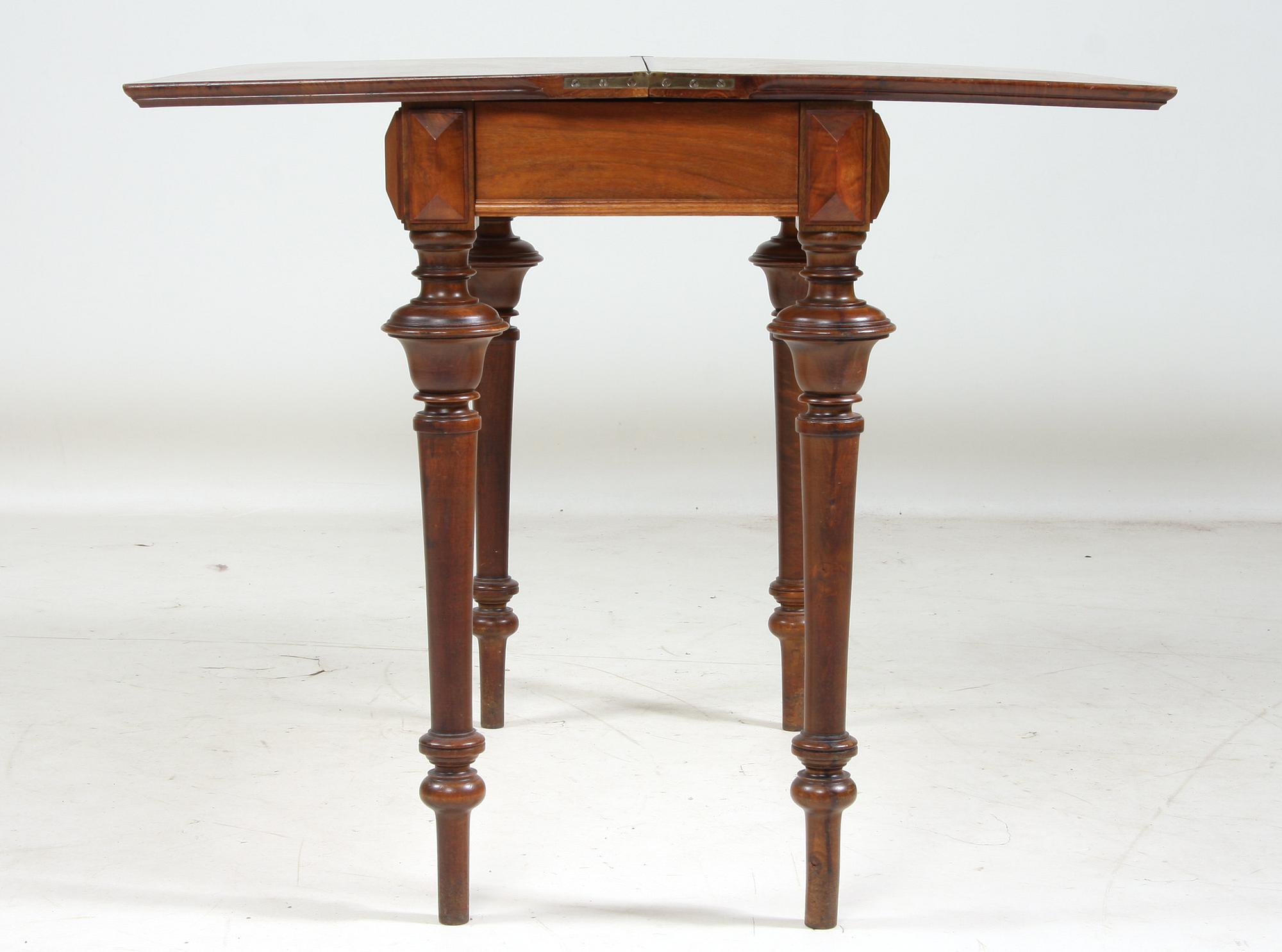 BORD, nyrenässans, 1800/1900-tal.