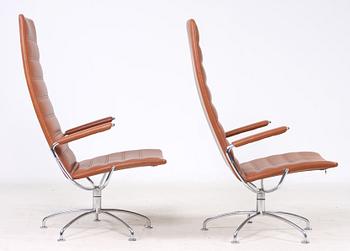 FÅTÖLJER, ett par samt BORD, "SAS Chair / 38/39 Series", Jens Ammundsen för Fritz Hansen, etikettmärkta, 1979.